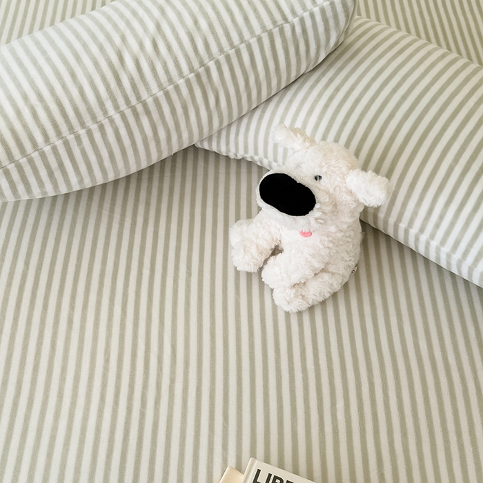 91家纺网 家纺一手货源 找家纺 三朵家纺 2025新款牛奶绒印花单床笠 床笠单件 细条绿