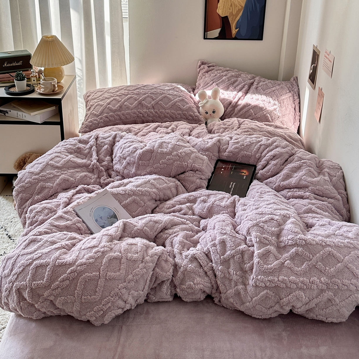 91家纺网 家纺一手货源 找家纺 艾咪-Amy ntmy 2025新款治愈系少女风塔芙绒牛奶绒四件套 芋紫