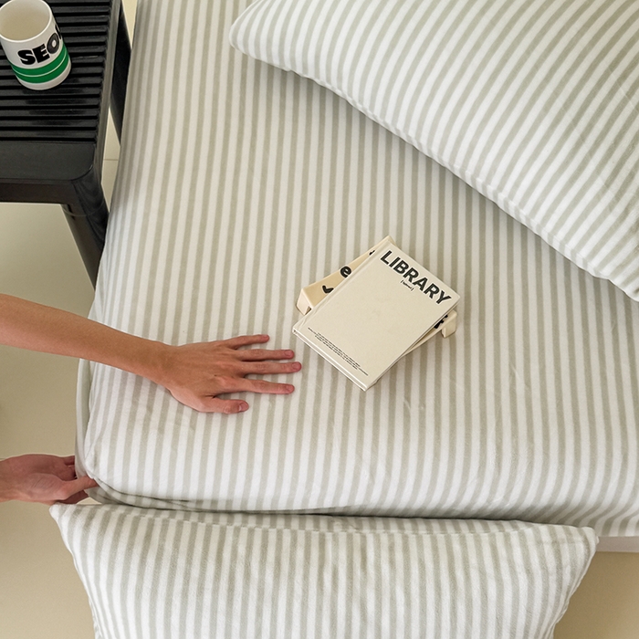 91家纺网 家纺一手货源 找家纺 三朵家纺 2025新款牛奶绒印花单床笠 床笠单件 细条绿