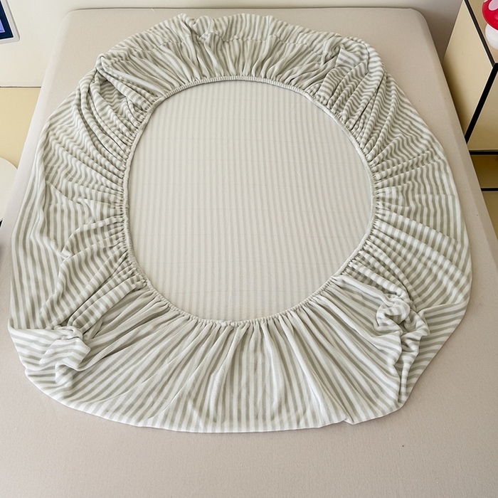 91家纺网 家纺一手货源 找家纺 三朵家纺 2025新款牛奶绒印花单床笠 床笠单件 细条绿