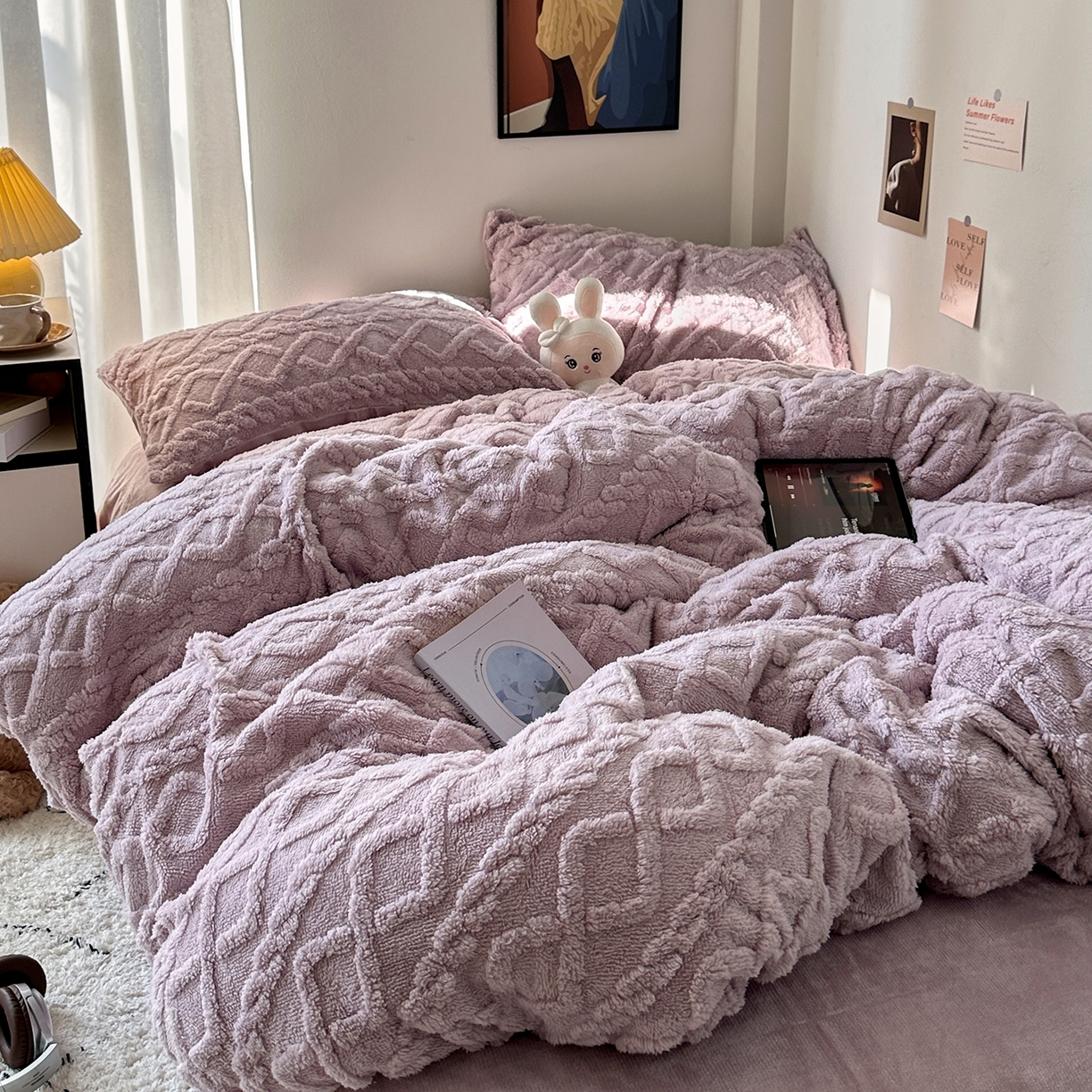 91家纺网 家纺一手货源 找家纺 艾咪-Amy ntmy 2025新款治愈系少女风塔芙绒牛奶绒四件套 芋紫