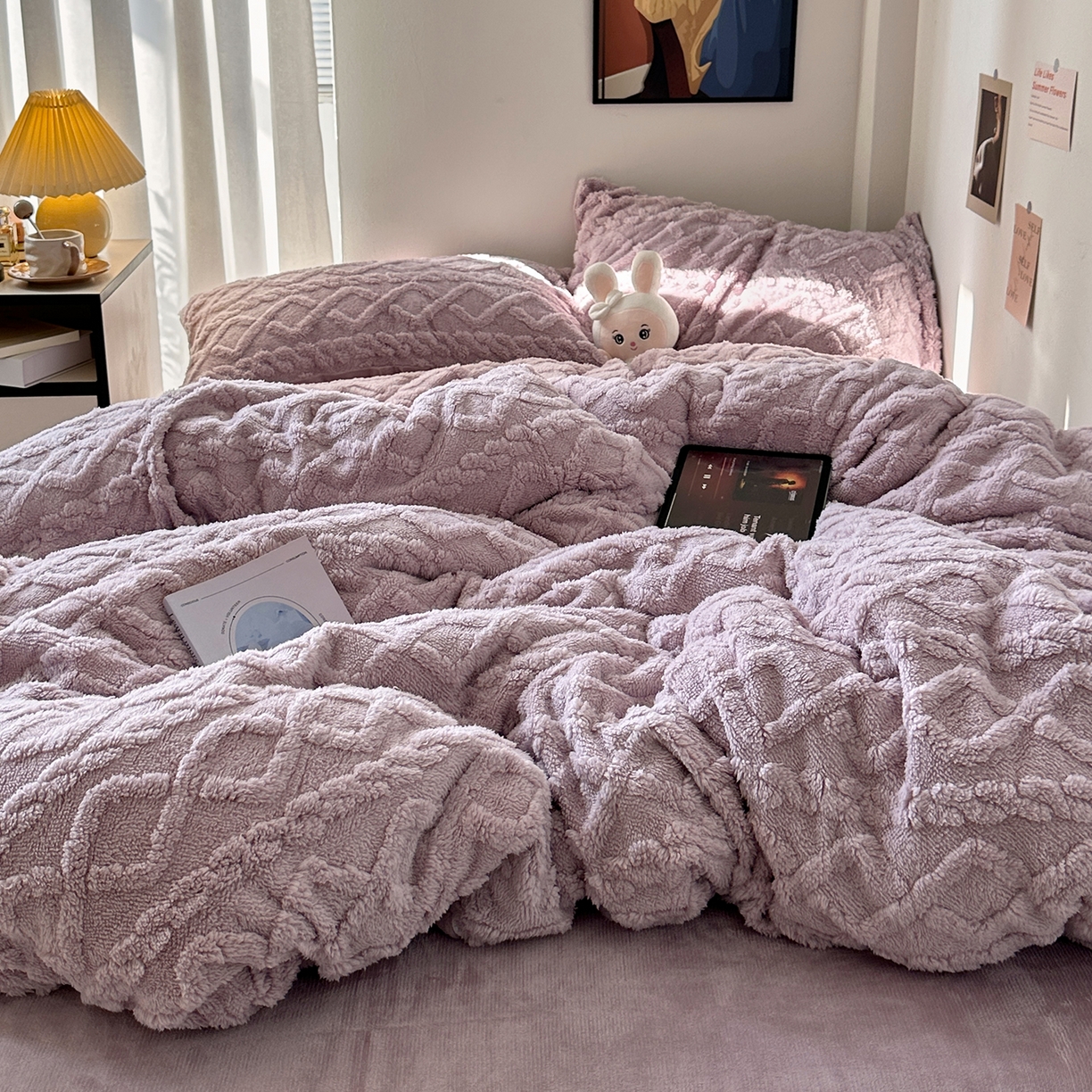 91家纺网 家纺一手货源 找家纺 艾咪-Amy ntmy 2025新款治愈系少女风塔芙绒牛奶绒四件套 芋紫