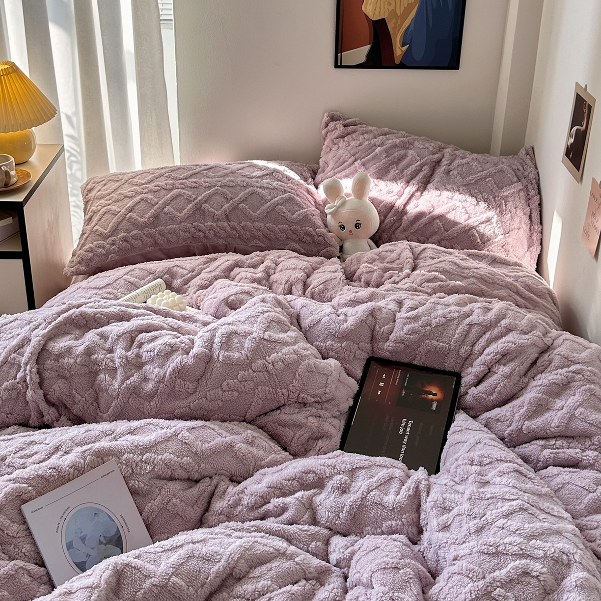 91家纺网 家纺一手货源 找家纺 艾咪-Amy ntmy 2025新款治愈系少女风塔芙绒牛奶绒四件套 芋紫