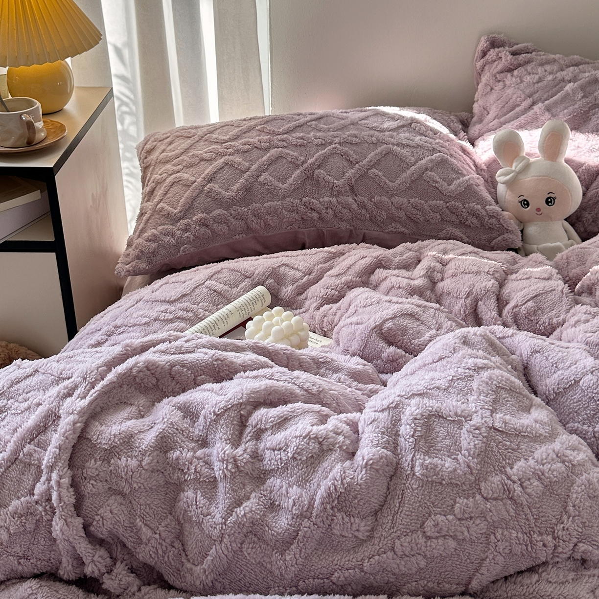 91家纺网 家纺一手货源 找家纺 艾咪-Amy ntmy 2025新款治愈系少女风塔芙绒牛奶绒四件套 芋紫