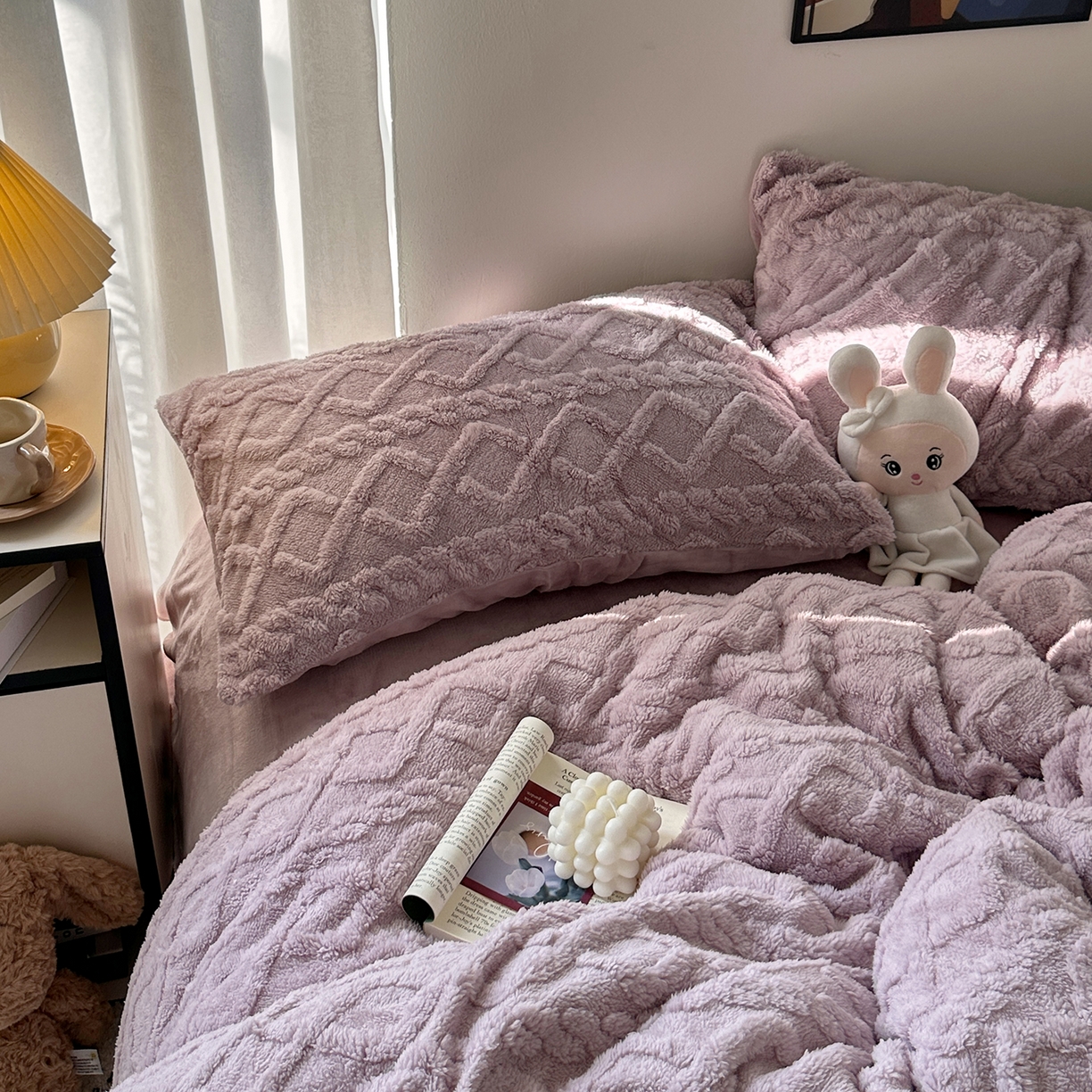 91家纺网 家纺一手货源 找家纺 艾咪-Amy ntmy 2025新款治愈系少女风塔芙绒牛奶绒四件套 芋紫