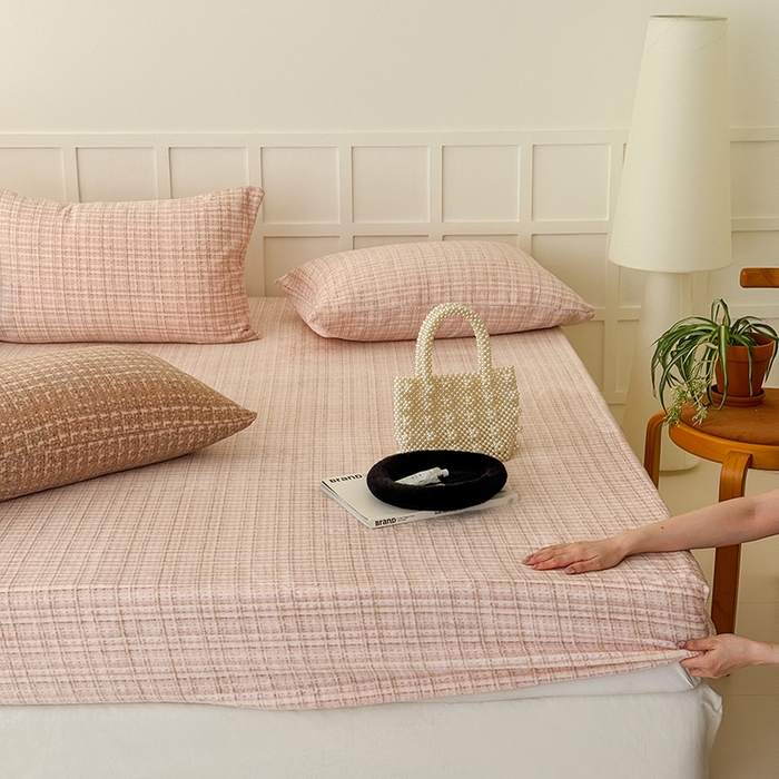 91家纺网 家纺一手货源 找家纺 三朵家纺 2025新款牛奶绒印花单床笠 床笠单件 小香格粉