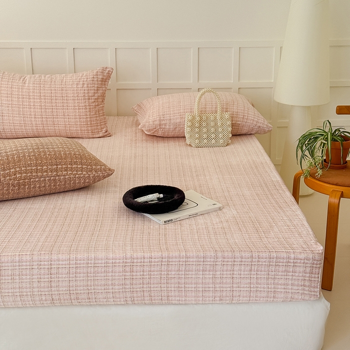 91家纺网 家纺一手货源 找家纺 三朵家纺 2025新款牛奶绒印花单床笠 床笠单件 小香格粉