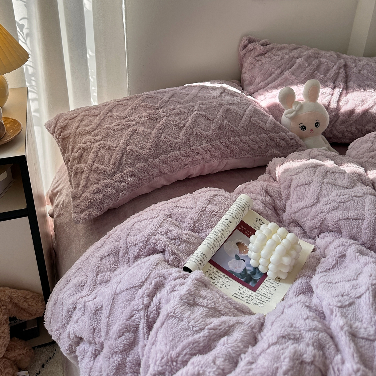 91家纺网 家纺一手货源 找家纺 艾咪-Amy ntmy 2025新款治愈系少女风塔芙绒牛奶绒四件套 芋紫