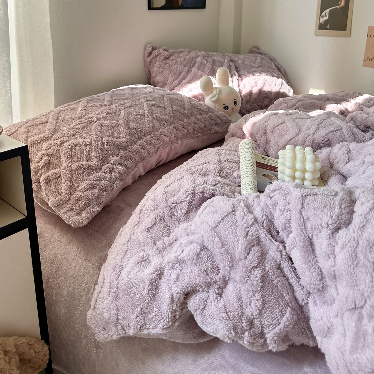 91家纺网 家纺一手货源 找家纺 艾咪-Amy ntmy 2025新款治愈系少女风塔芙绒牛奶绒四件套 芋紫