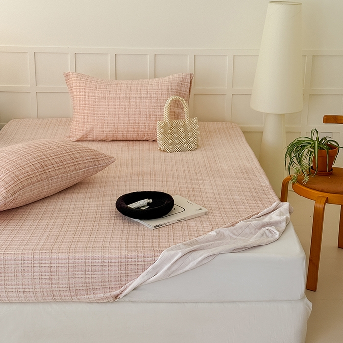 91家纺网 家纺一手货源 找家纺 三朵家纺 2025新款牛奶绒印花单床笠 床笠单件 小香格粉