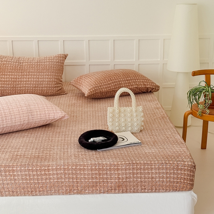 91家纺网 家纺一手货源 找家纺 三朵家纺 2025新款牛奶绒印花单床笠 床笠单件 小香格咖