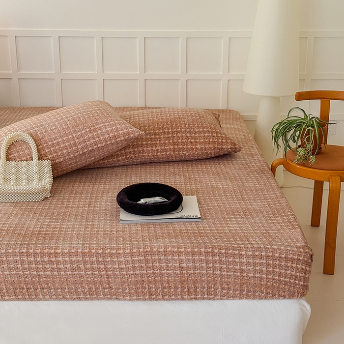 91家纺网 家纺一手货源 找家纺 三朵家纺 2025新款牛奶绒印花单床笠 床笠单件 小香格咖