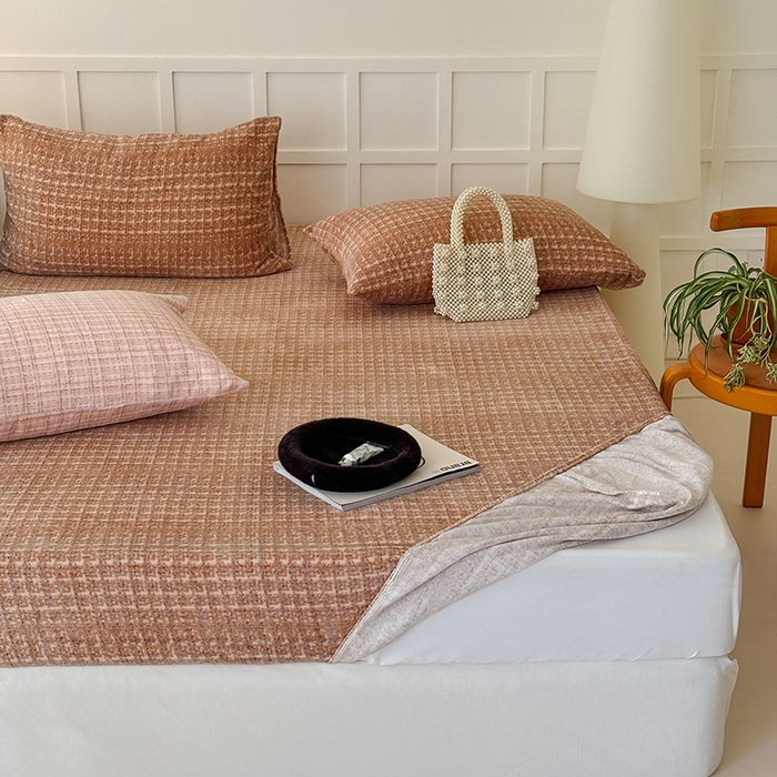 91家纺网 家纺一手货源 找家纺 三朵家纺 2025新款牛奶绒印花单床笠 床笠单件 小香格咖