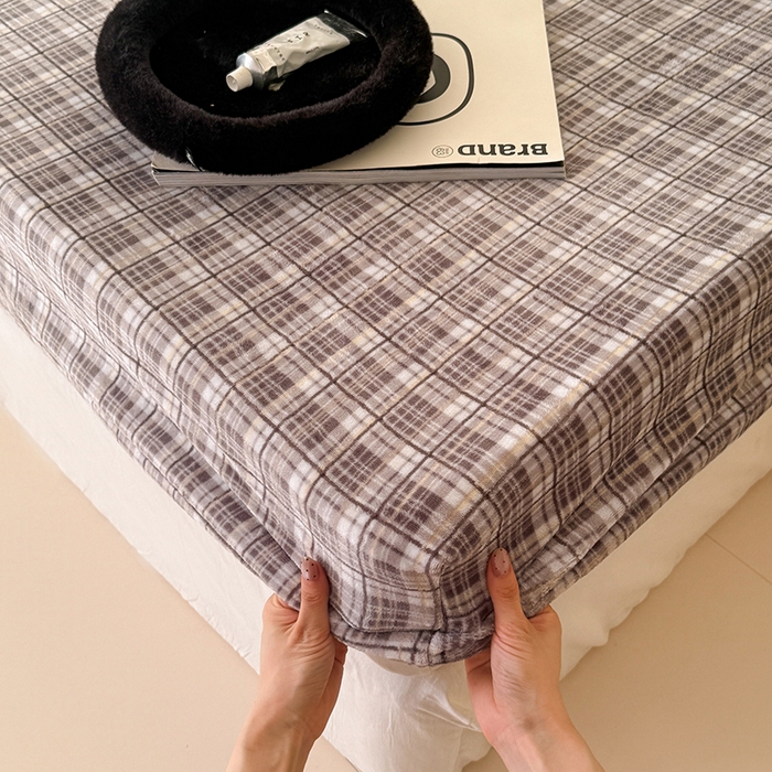 91家纺网 家纺一手货源 找家纺 三朵家纺 2025新款牛奶绒印花单床笠 床笠单件 中古灰格