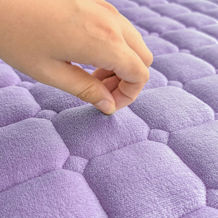 91家纺网 家纺一手货源 找家纺 爱屋及屋 2025新款牛奶绒小狗毛巾绣床垫-大床 luck狗-浅紫