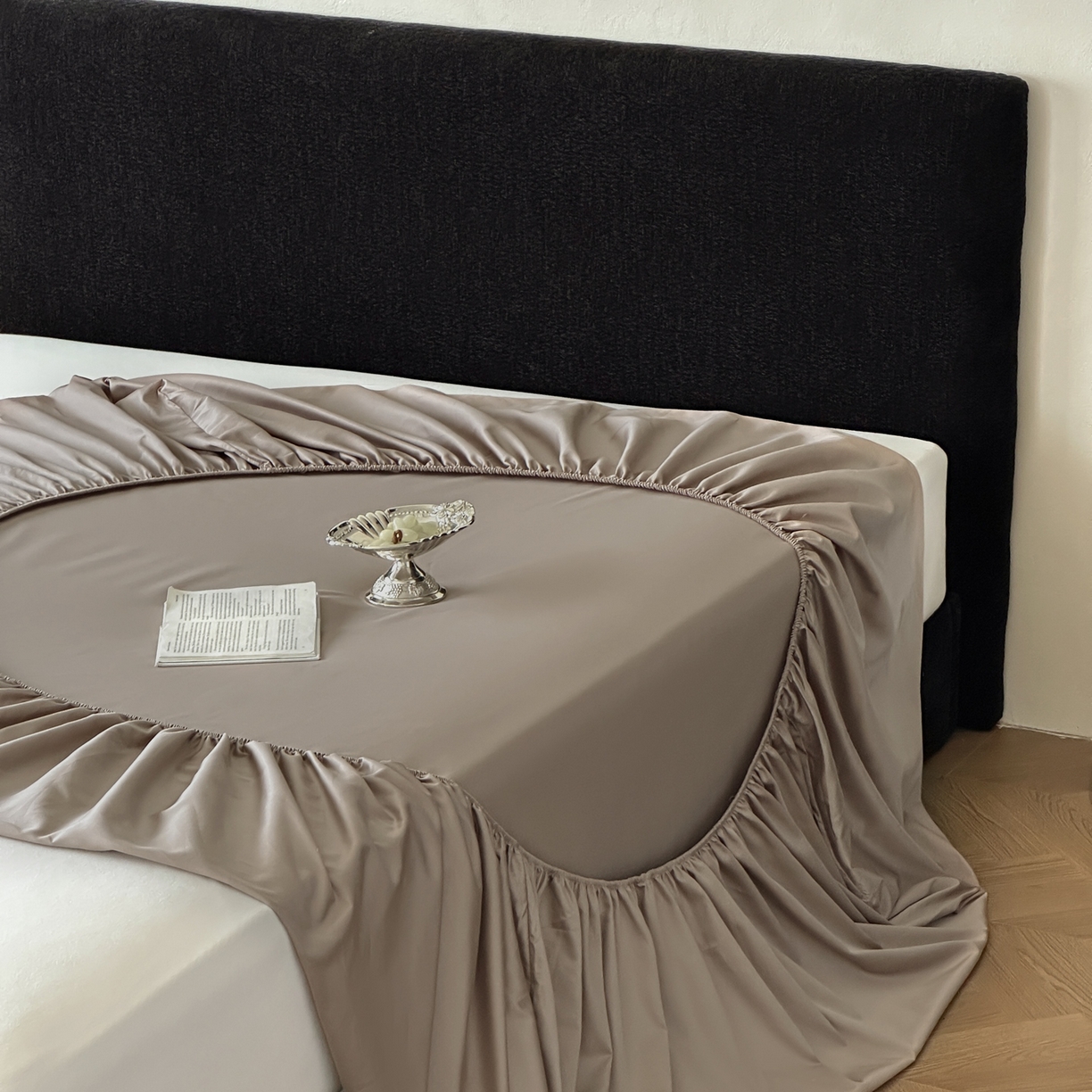 91家纺网 家纺一手货源 找家纺 三味舒屋 2025新款50s全棉纯棉纯色单床笠床笠单件-长期主义 长期主义-茶棕色