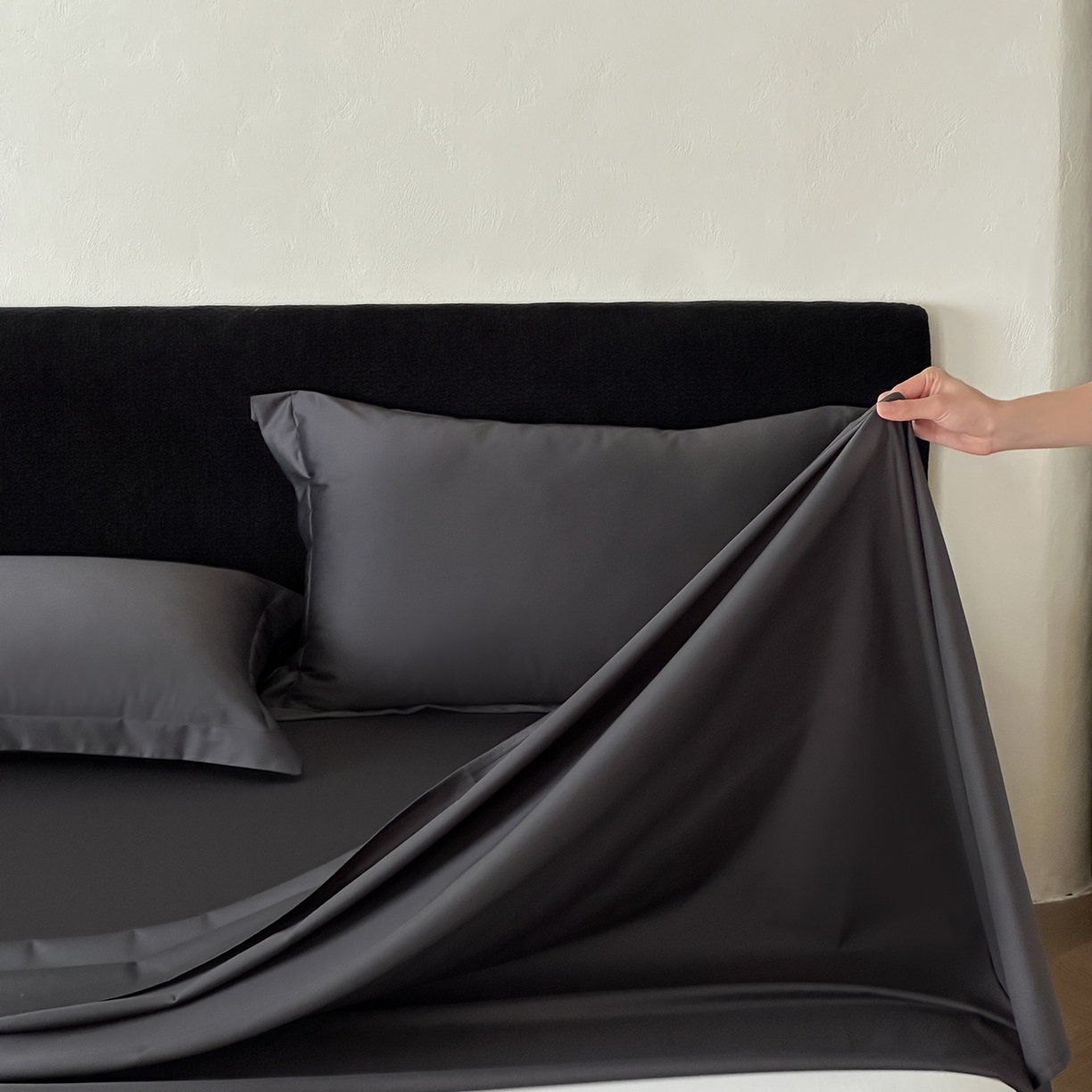 91家纺网 家纺一手货源 找家纺 三味舒屋 2025新款50s全棉纯棉纯色单床单床单单件-长期主义 长期主义-摩卡黑灰