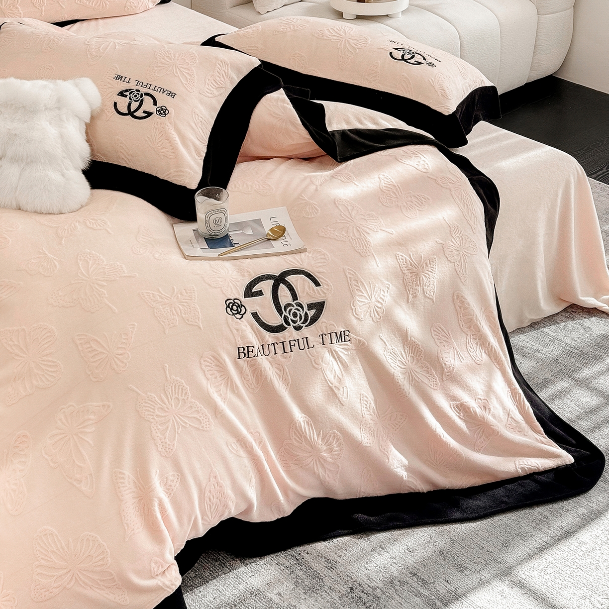 91家纺网 家纺一手货源 找家纺 （总）苏美 2025新款烂花雕花绒牛奶绒绣花四件套