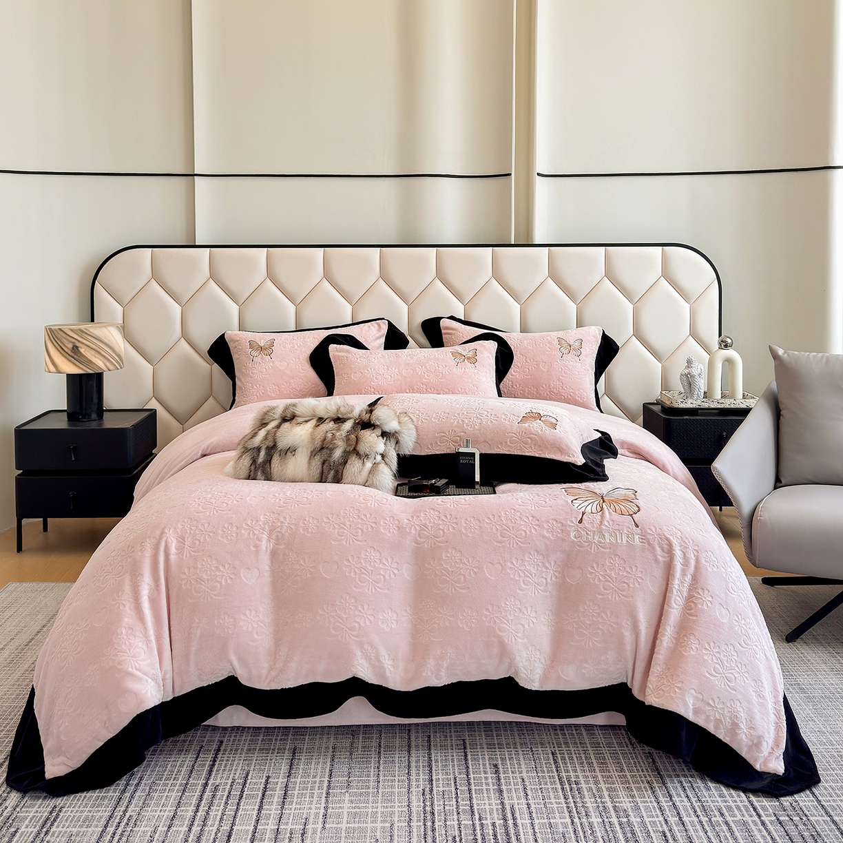 91家纺网 家纺一手货源 找家纺 （总）苏美 2025新款烂花雕花绒牛奶绒绣花四件套