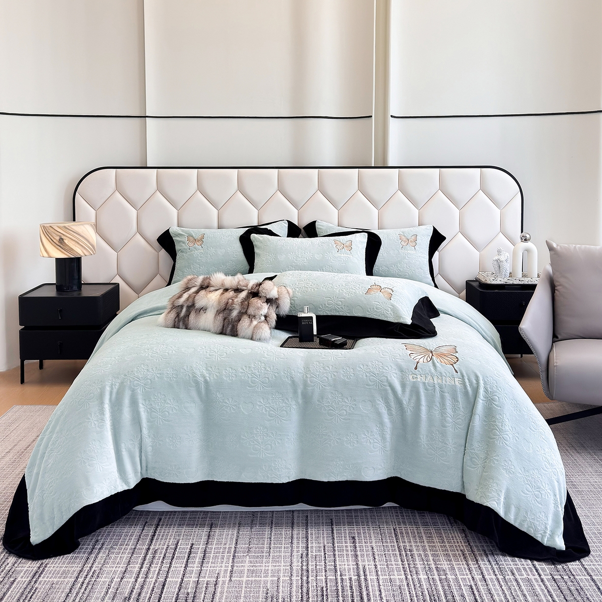 91家纺网 家纺一手货源 找家纺 （总）苏美 2025新款烂花雕花绒牛奶绒绣花四件套