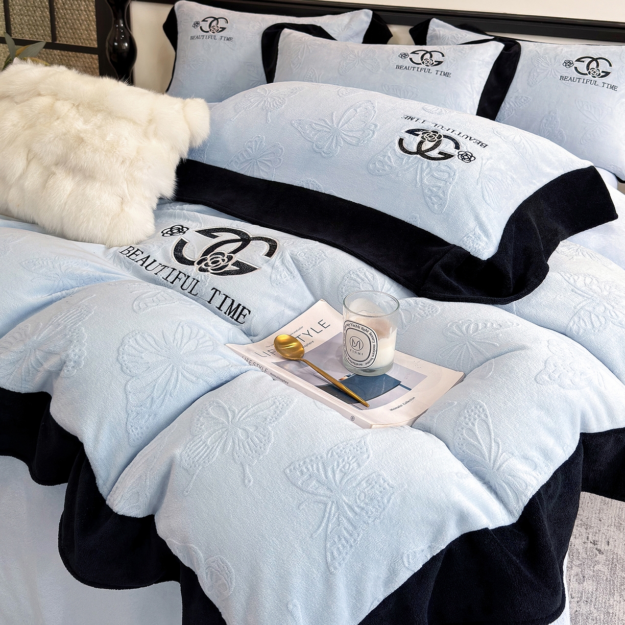 91家纺网 家纺一手货源 找家纺 苏美 2025新款烂花雕花绒牛奶绒绣花四件套 蝴蝶-蓝