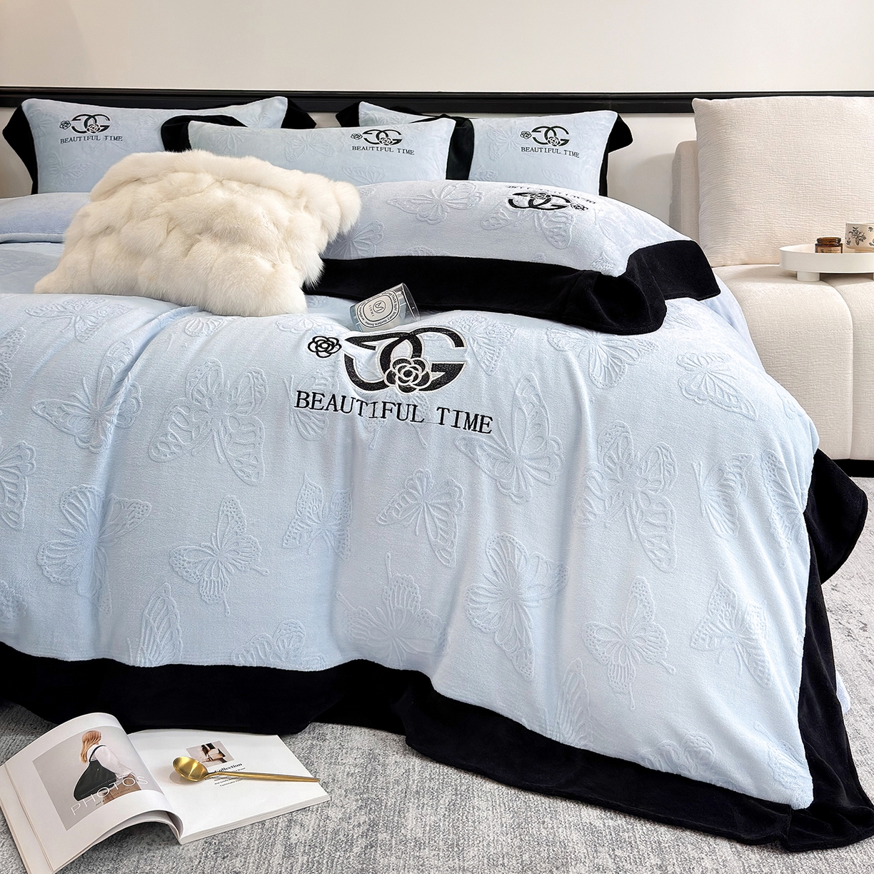 91家纺网 家纺一手货源 找家纺 苏美 2025新款烂花雕花绒牛奶绒绣花四件套 蝴蝶-蓝