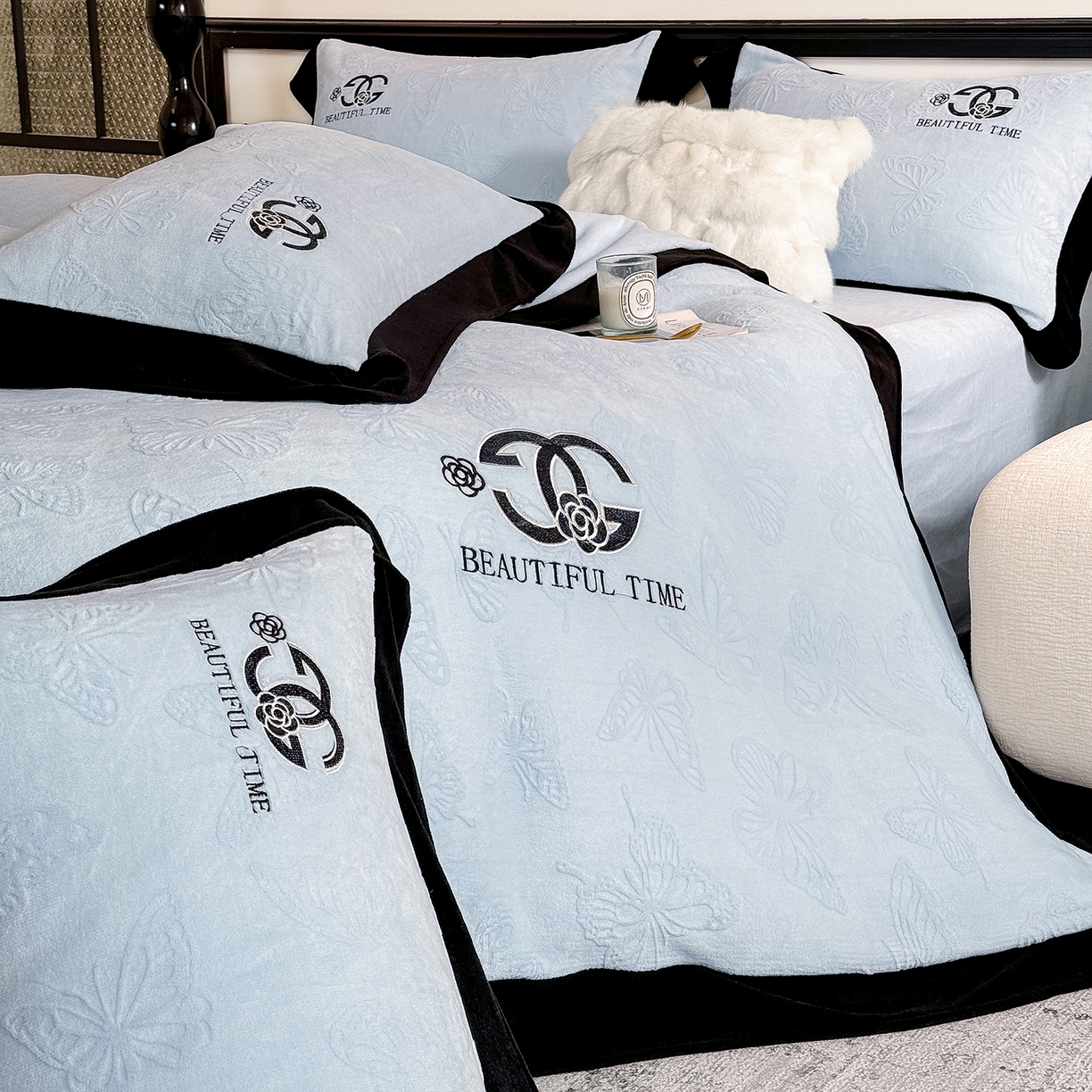 91家纺网 家纺一手货源 找家纺 苏美 2025新款烂花雕花绒牛奶绒绣花四件套 蝴蝶-蓝