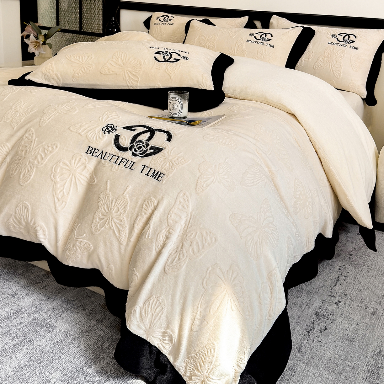 91家纺网 家纺一手货源 找家纺 苏美 2025新款烂花雕花绒牛奶绒绣花四件套 蝴蝶-米白