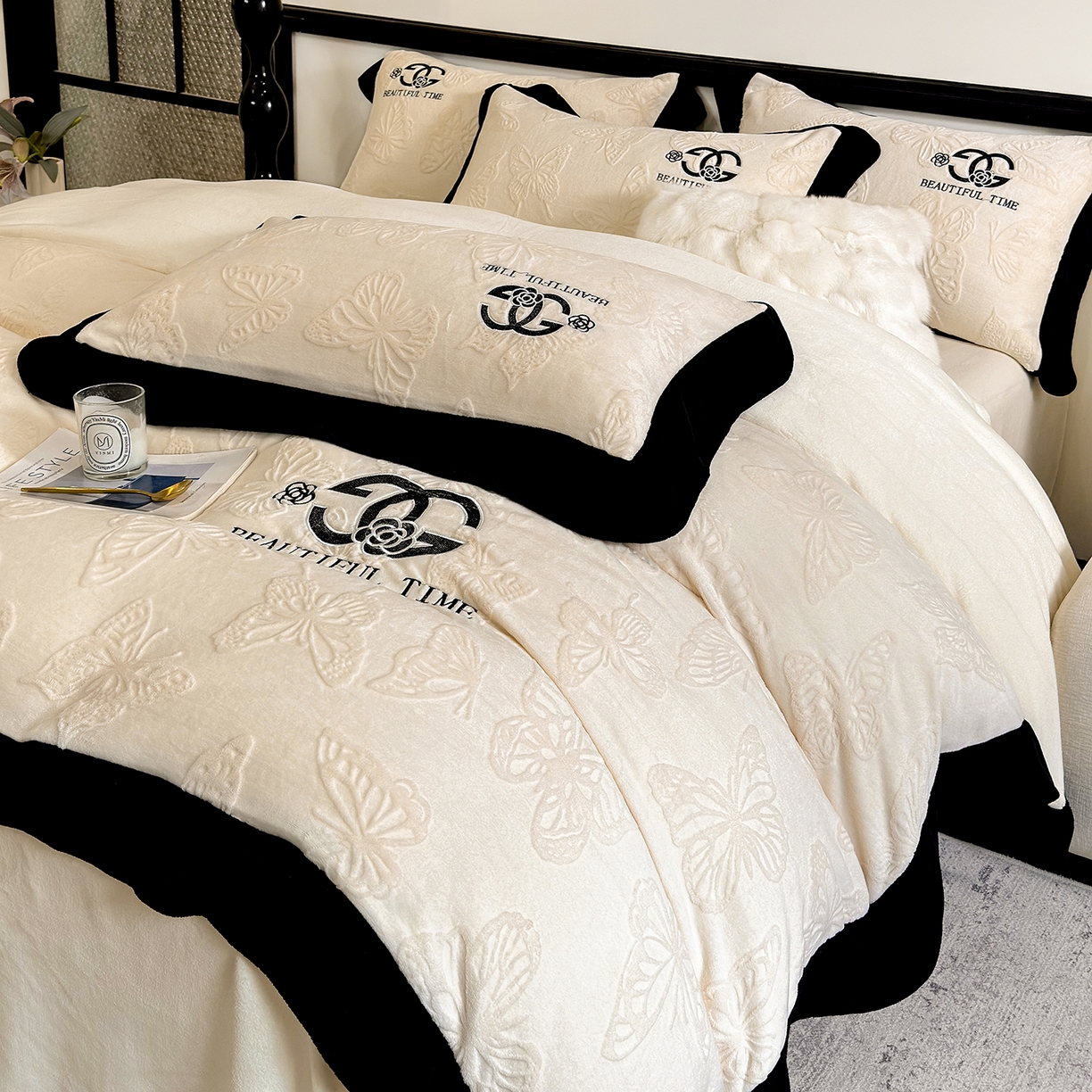 91家纺网 家纺一手货源 找家纺 苏美 2025新款烂花雕花绒牛奶绒绣花四件套 蝴蝶-米白