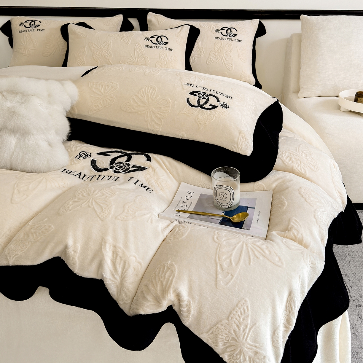 91家纺网 家纺一手货源 找家纺 苏美 2025新款烂花雕花绒牛奶绒绣花四件套 蝴蝶-米白