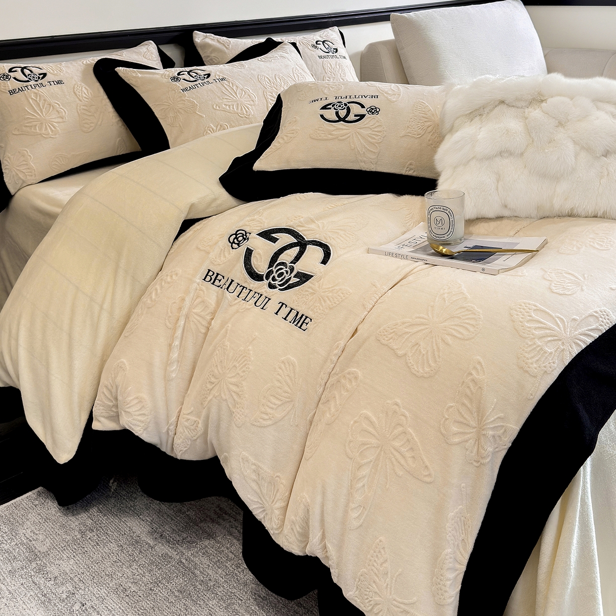 91家纺网 家纺一手货源 找家纺 苏美 2025新款烂花雕花绒牛奶绒绣花四件套 蝴蝶-米白