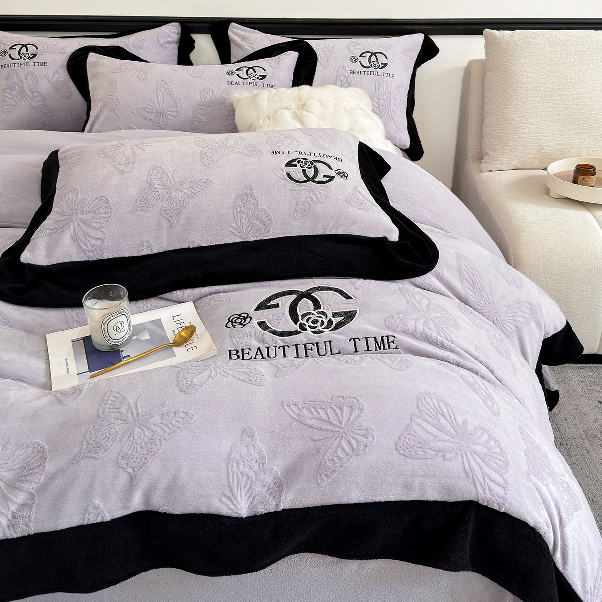 91家纺网 家纺一手货源 找家纺 苏美 2025新款烂花雕花绒牛奶绒绣花四件套 蝴蝶-紫