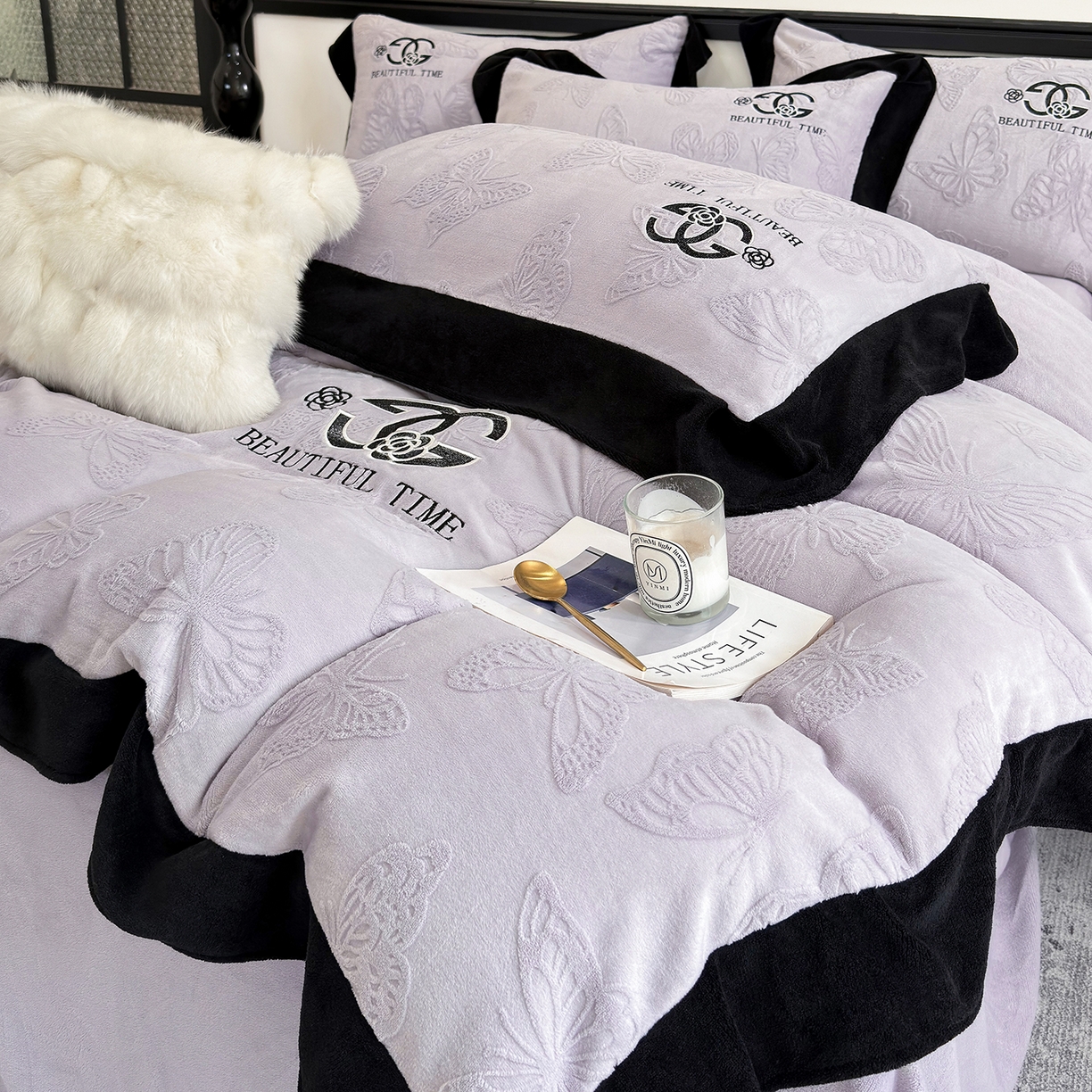 91家纺网 家纺一手货源 找家纺 苏美 2025新款烂花雕花绒牛奶绒绣花四件套 蝴蝶-紫