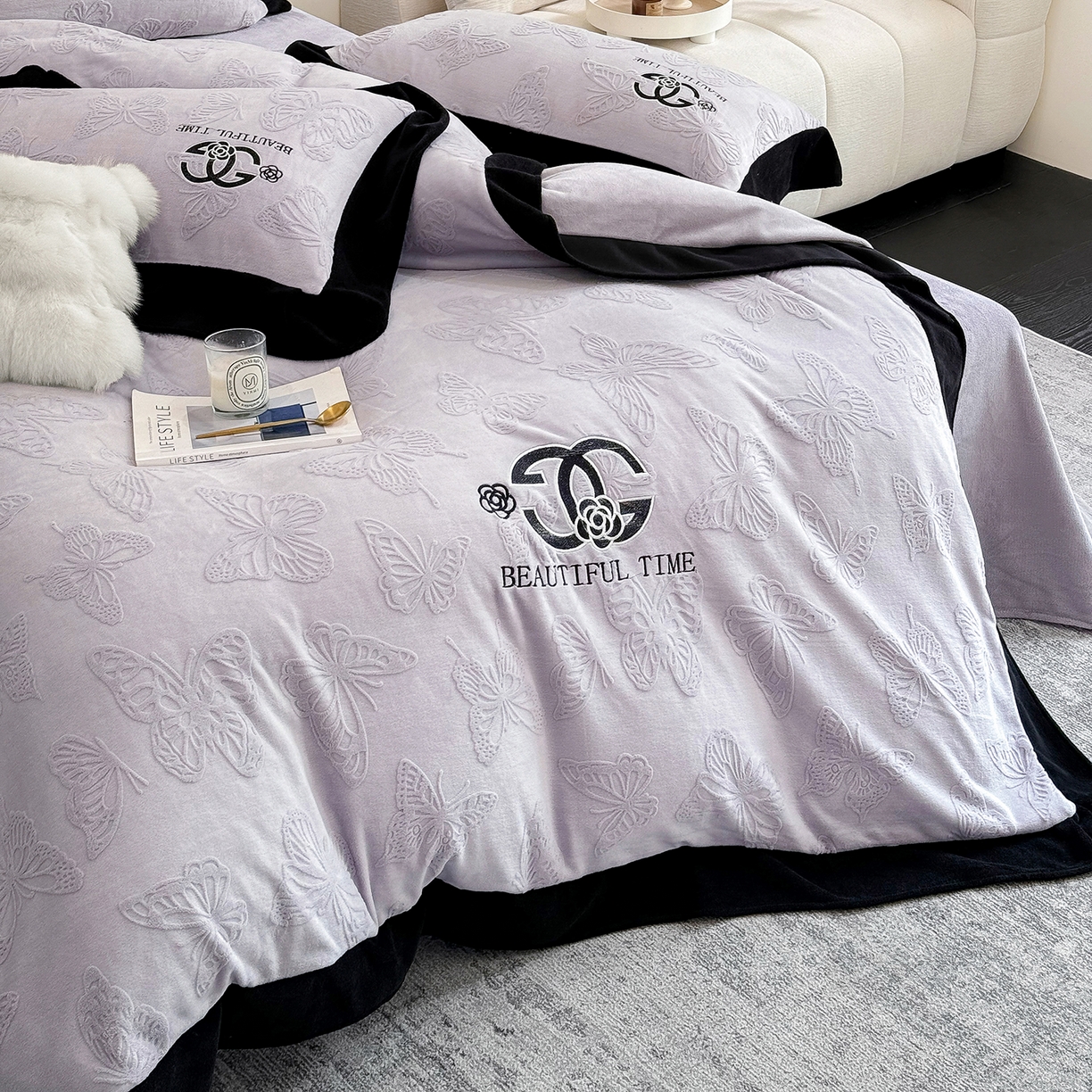 91家纺网 家纺一手货源 找家纺 苏美 2025新款烂花雕花绒牛奶绒绣花四件套 蝴蝶-紫