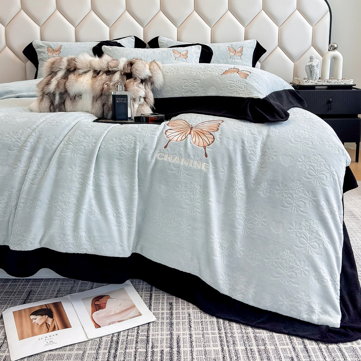 91家纺网 家纺一手货源 找家纺 苏美 2025新款烂花雕花绒牛奶绒绣花四件套 花朵-蓝