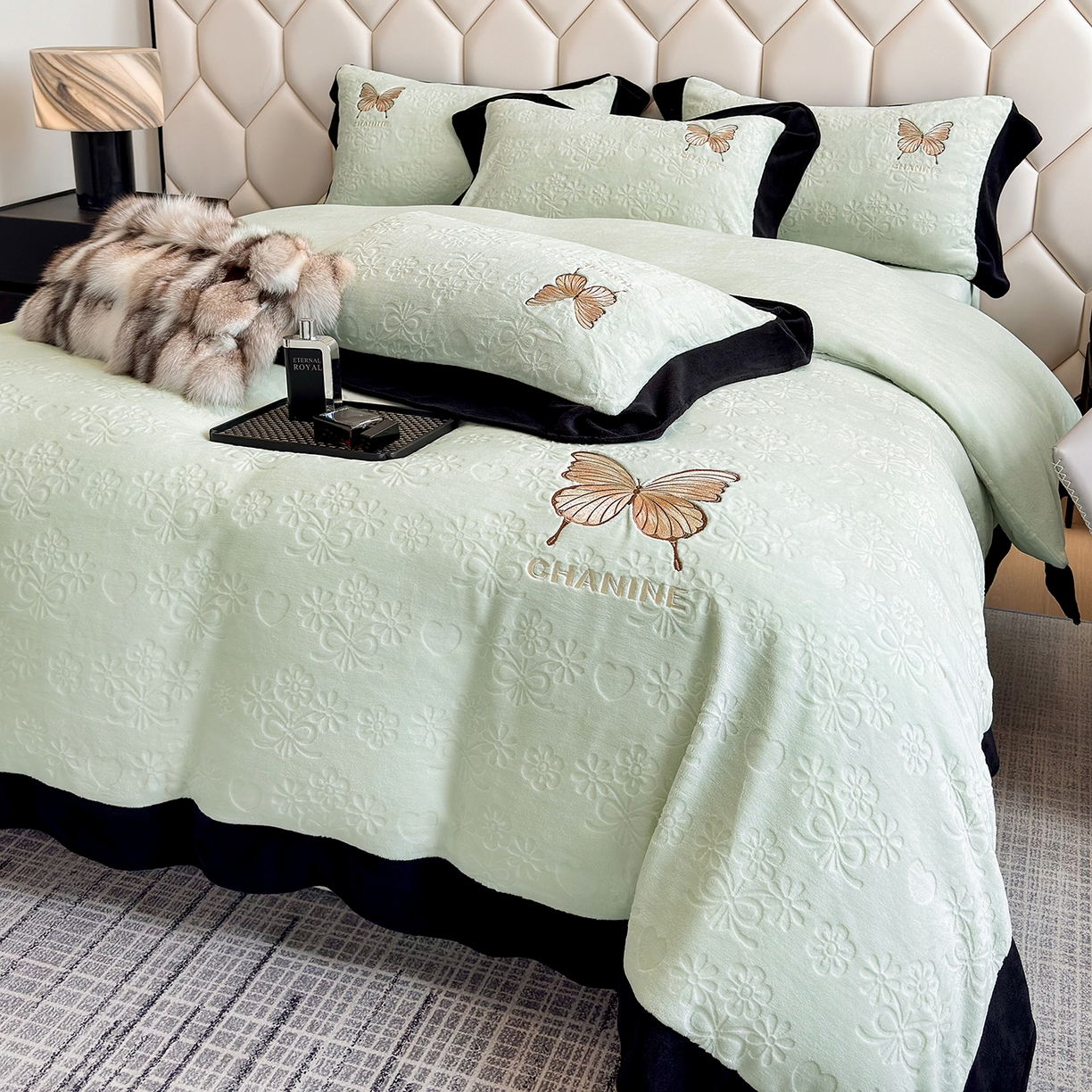 91家纺网 家纺一手货源 找家纺 苏美 2025新款烂花雕花绒牛奶绒绣花四件套 花朵-绿