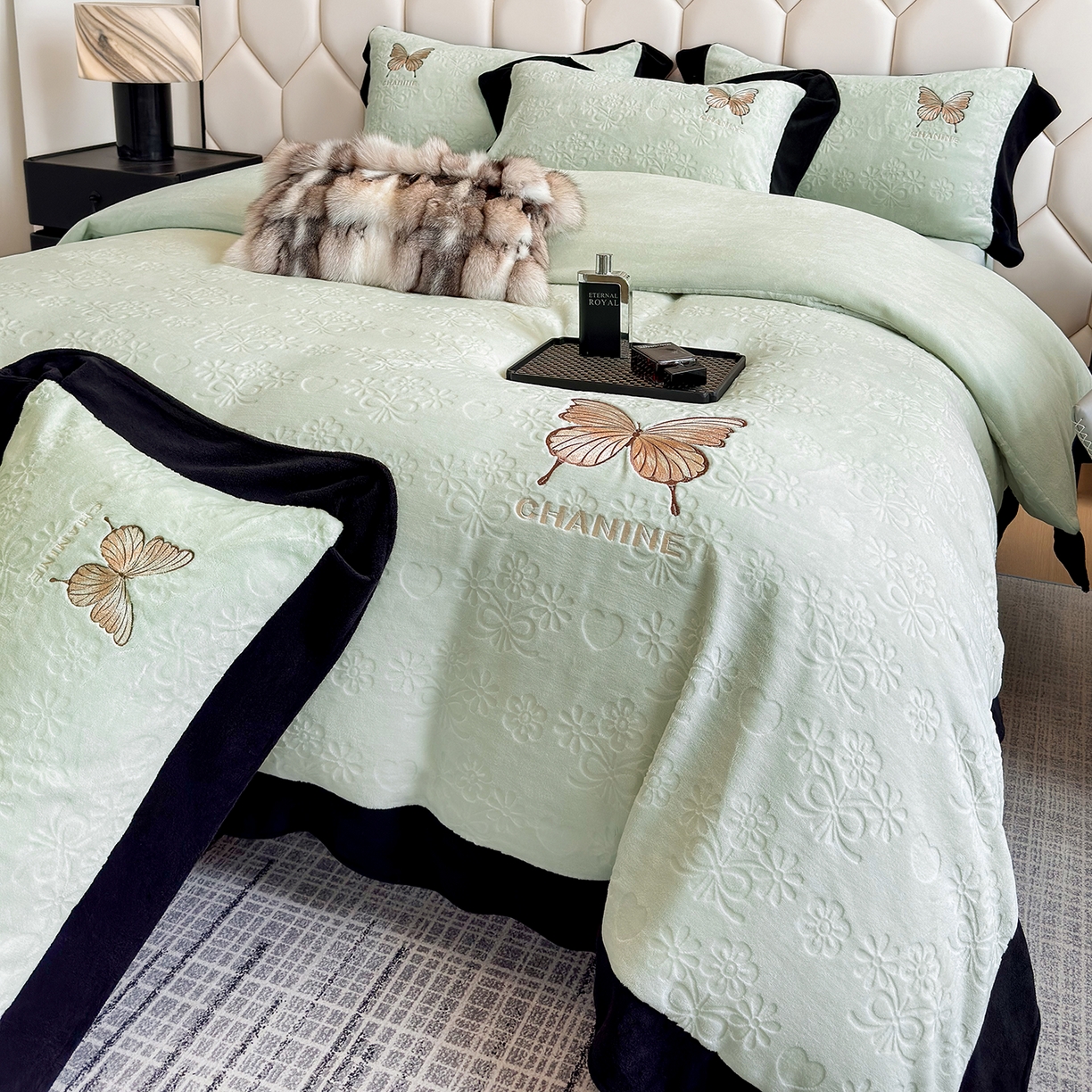 91家纺网 家纺一手货源 找家纺 苏美 2025新款烂花雕花绒牛奶绒绣花四件套 花朵-绿