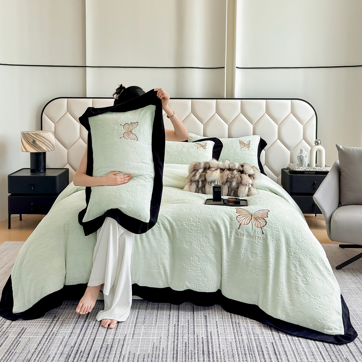 91家纺网 家纺一手货源 找家纺 苏美 2025新款烂花雕花绒牛奶绒绣花四件套 花朵-绿