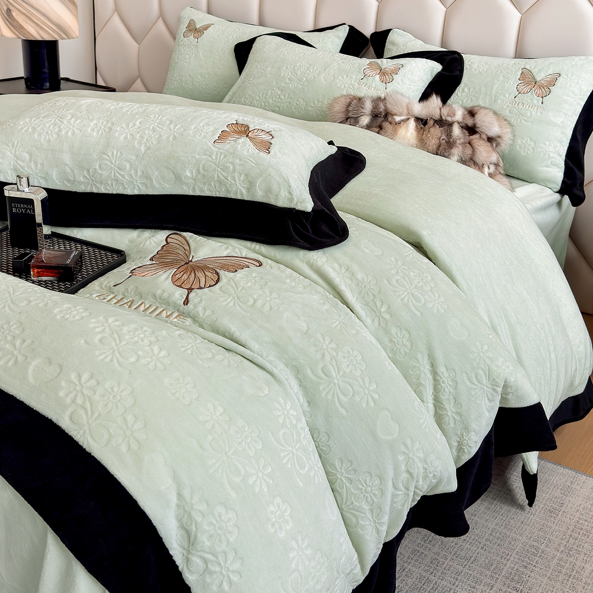 91家纺网 家纺一手货源 找家纺 苏美 2025新款烂花雕花绒牛奶绒绣花四件套 花朵-绿