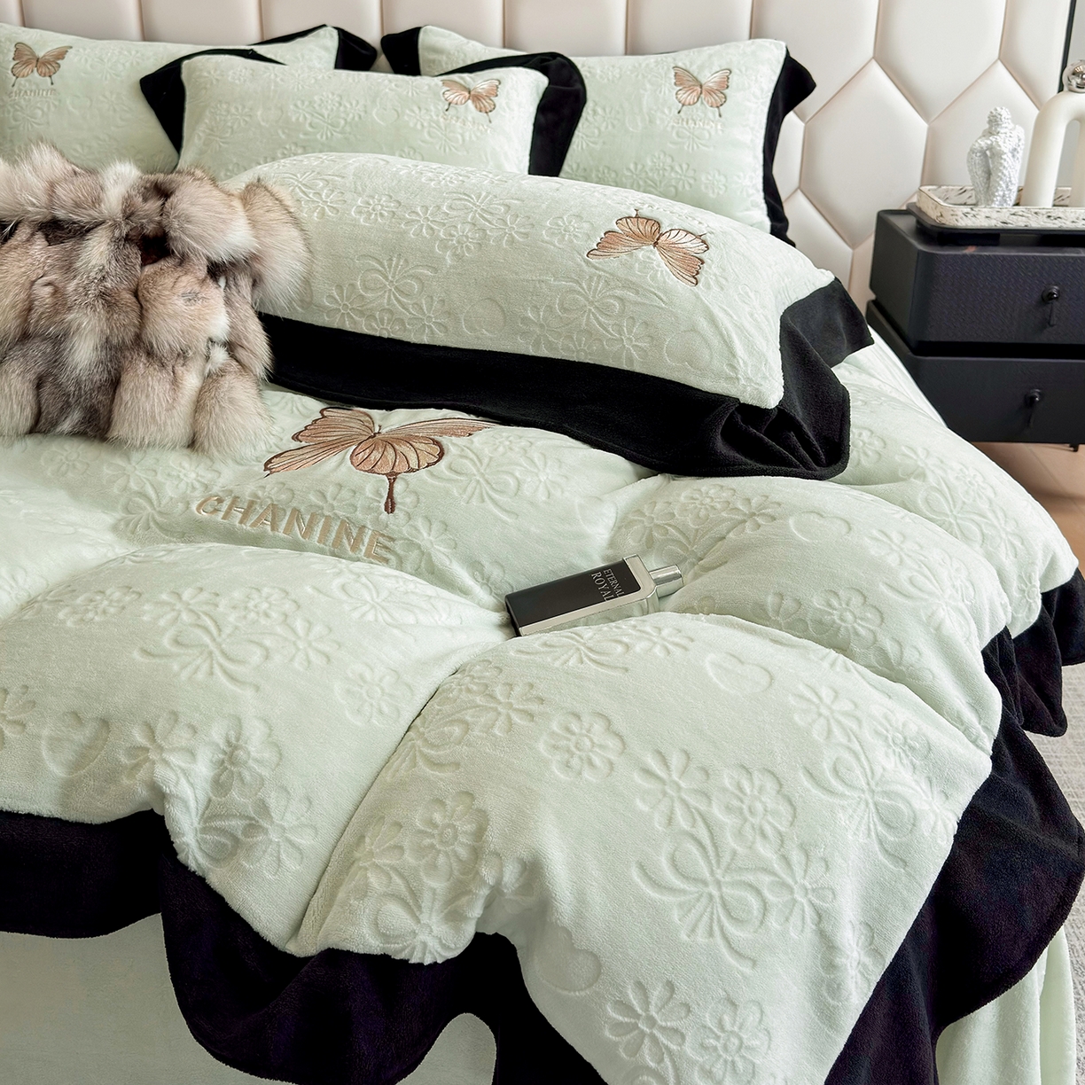 91家纺网 家纺一手货源 找家纺 苏美 2025新款烂花雕花绒牛奶绒绣花四件套 花朵-绿