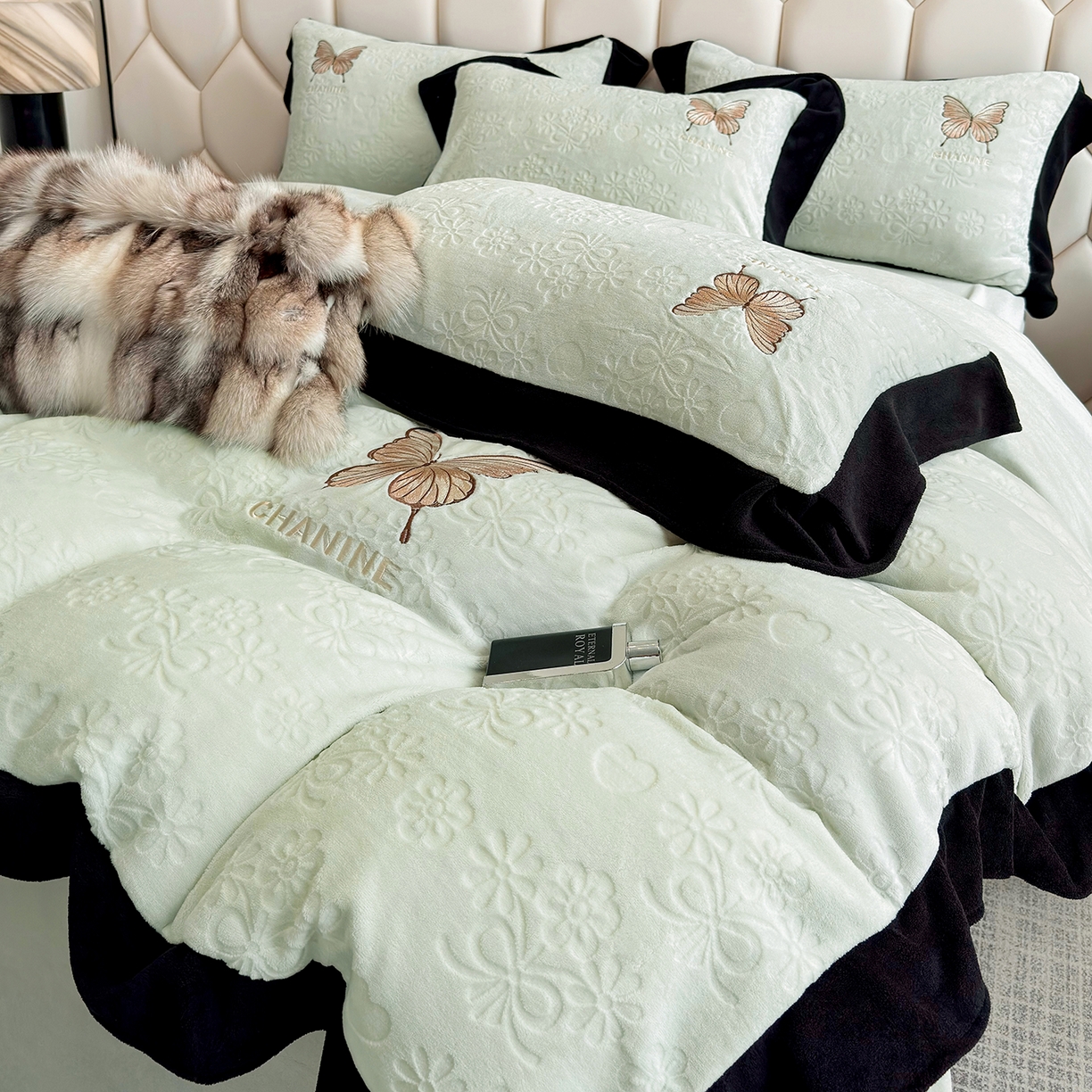 91家纺网 家纺一手货源 找家纺 苏美 2025新款烂花雕花绒牛奶绒绣花四件套 花朵-绿