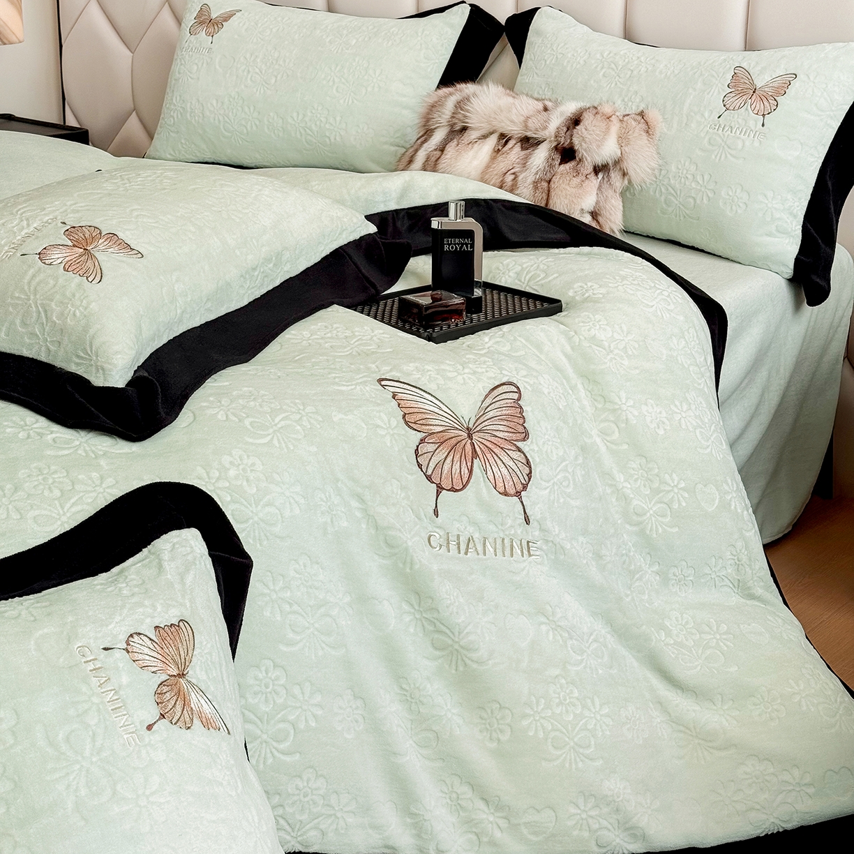 91家纺网 家纺一手货源 找家纺 苏美 2025新款烂花雕花绒牛奶绒绣花四件套 花朵-绿