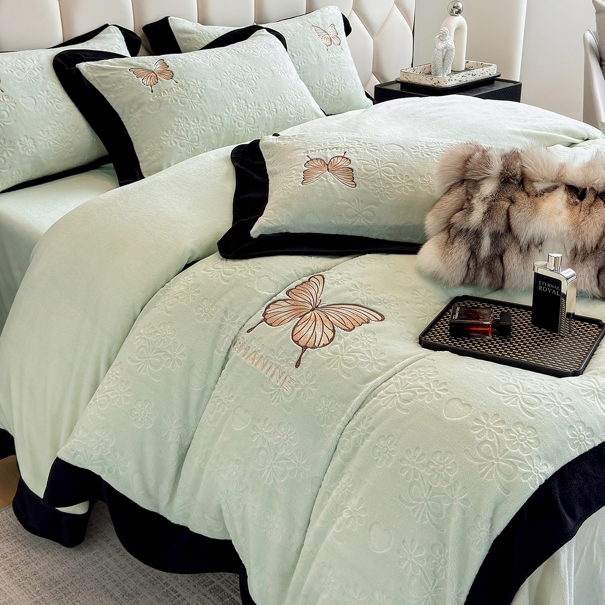 91家纺网 家纺一手货源 找家纺 苏美 2025新款烂花雕花绒牛奶绒绣花四件套 花朵-绿