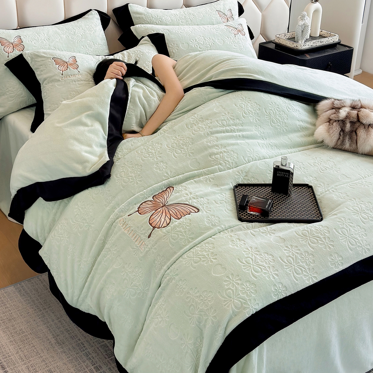 91家纺网 家纺一手货源 找家纺 苏美 2025新款烂花雕花绒牛奶绒绣花四件套 花朵-绿