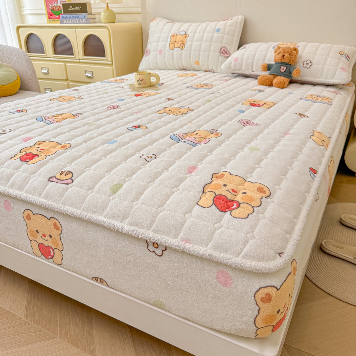 91家纺网 家纺一手货源 找家纺 （总）LIFE.丽芙 2025秋冬新款牛奶绒加厚夹棉单床笠印花款床垫子保护套秋冬保暖床罩子三件套