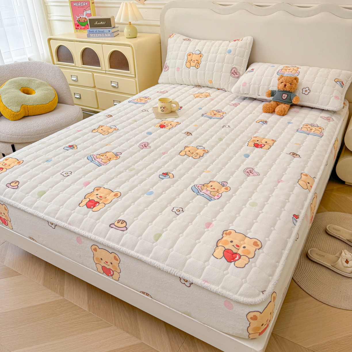 91家纺网 家纺一手货源 找家纺 （总）LIFE.丽芙 2025秋冬新款牛奶绒加厚夹棉单床笠印花款床垫子保护套秋冬保暖床罩子三件套