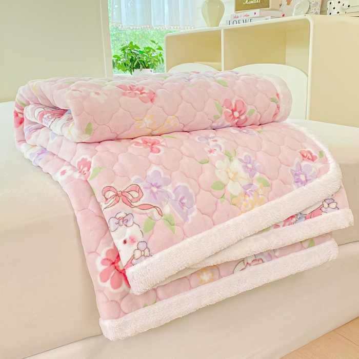 91家纺网 家纺一手货源 找家纺 康纳利 2025新款亲肤舒适牛奶绒加厚保暖卡通床垫床褥 床褥款-KT花园