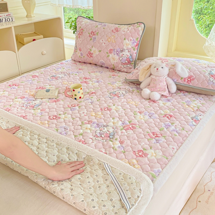 91家纺网 家纺一手货源 找家纺 康纳利 2025新款亲肤舒适牛奶绒加厚保暖卡通床垫床褥 床褥款-KT花园