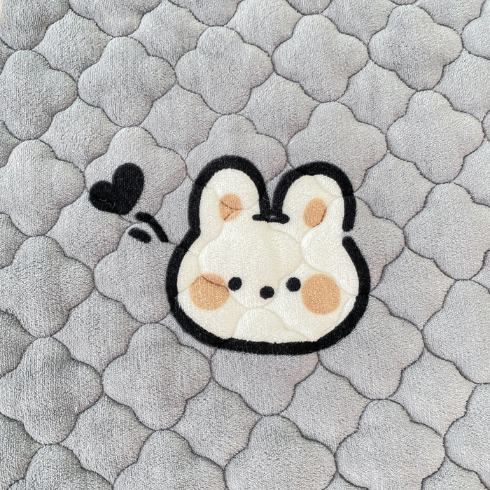 91家纺网 家纺一手货源 找家纺 康纳利 2025新款亲肤舒适牛奶绒加厚保暖卡通床垫床褥 床褥款-波点兔