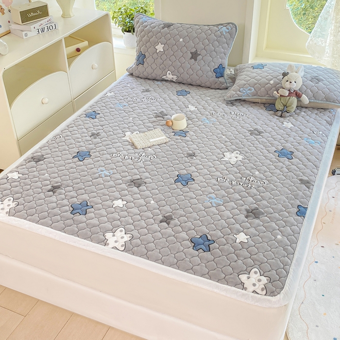 91家纺网 家纺一手货源 找家纺 康纳利 2025新款亲肤舒适牛奶绒加厚保暖卡通床垫床褥 床褥款-繁星